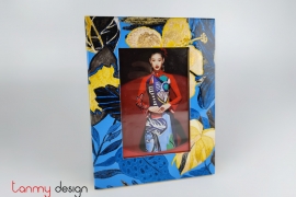  Lacquer frame printed with yellow hibiscus pattern 13*18 cm